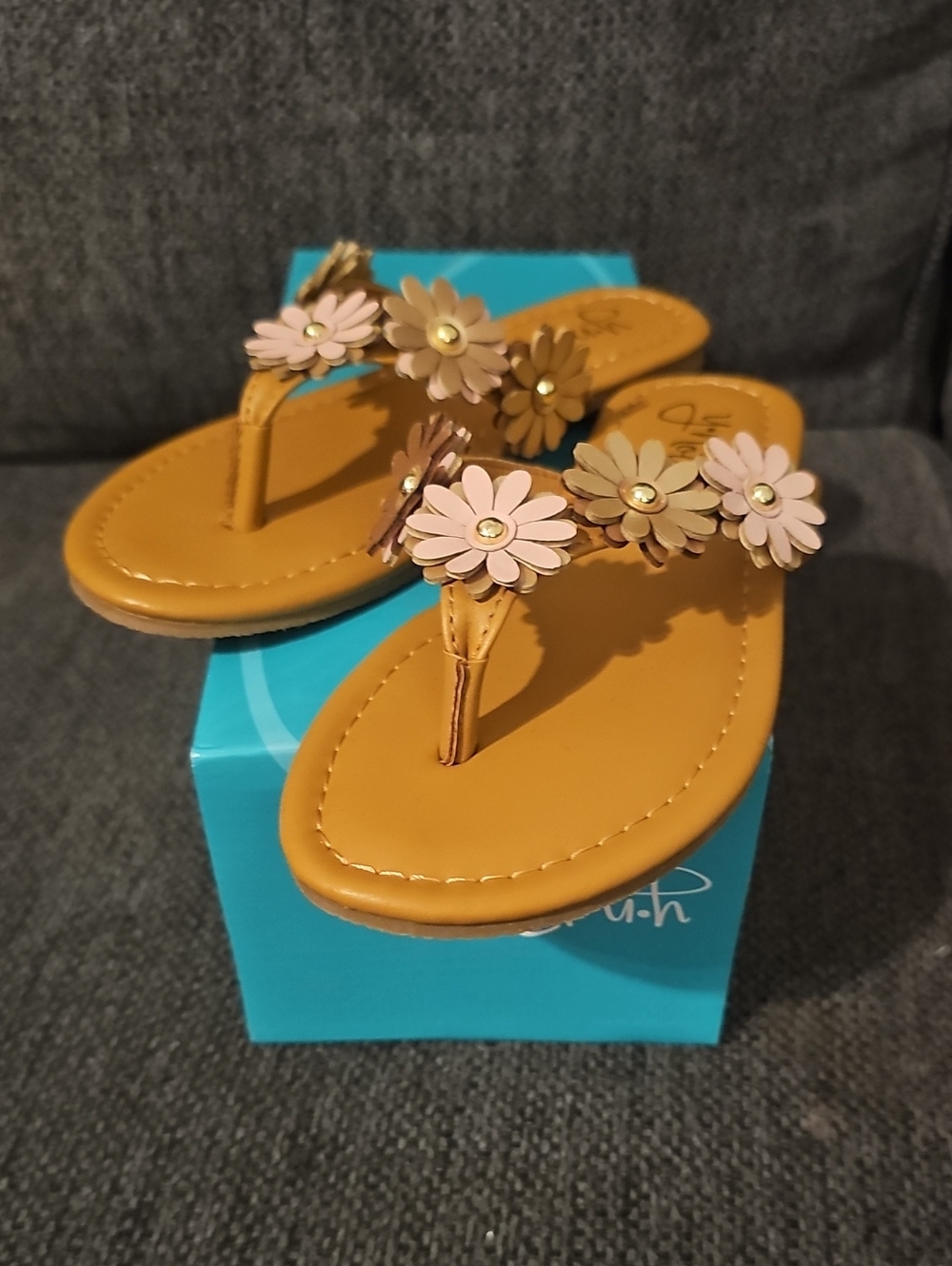 Girls' Tan Flower Appliqué Thong Sandals